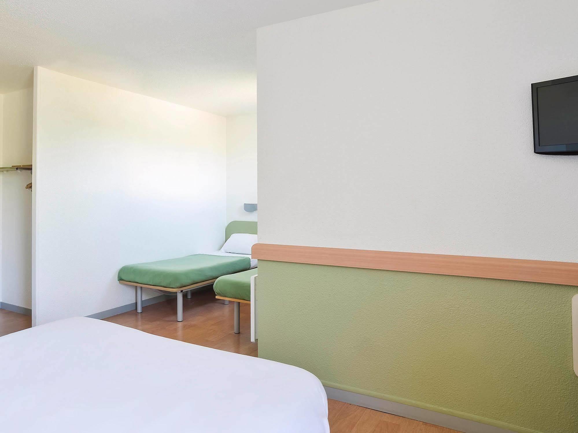 Hotel Ibis Budget Lyon Sud Saint-Fons A7 Экстерьер фото