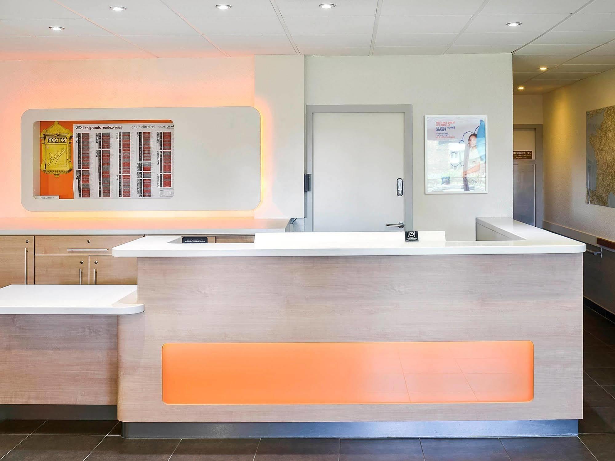 Hotel Ibis Budget Lyon Sud Saint-Fons A7 Экстерьер фото