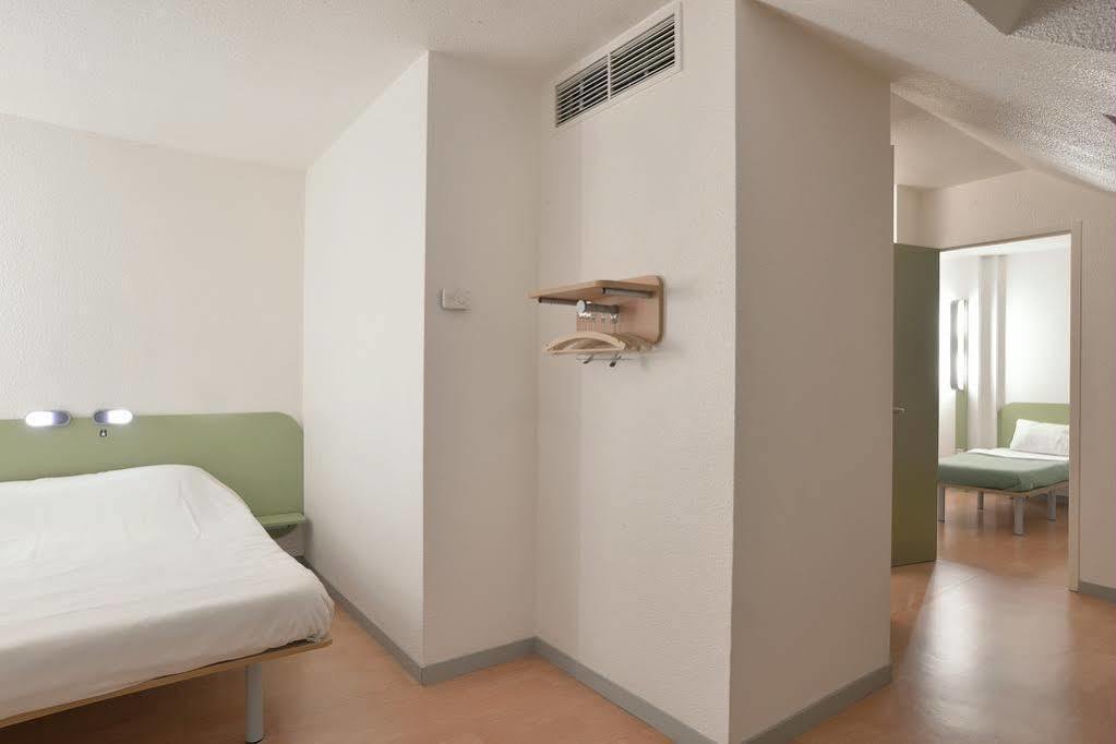 Hotel Ibis Budget Lyon Sud Saint-Fons A7 Экстерьер фото