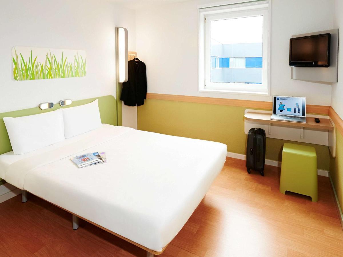 Hotel Ibis Budget Lyon Sud Saint-Fons A7 Экстерьер фото