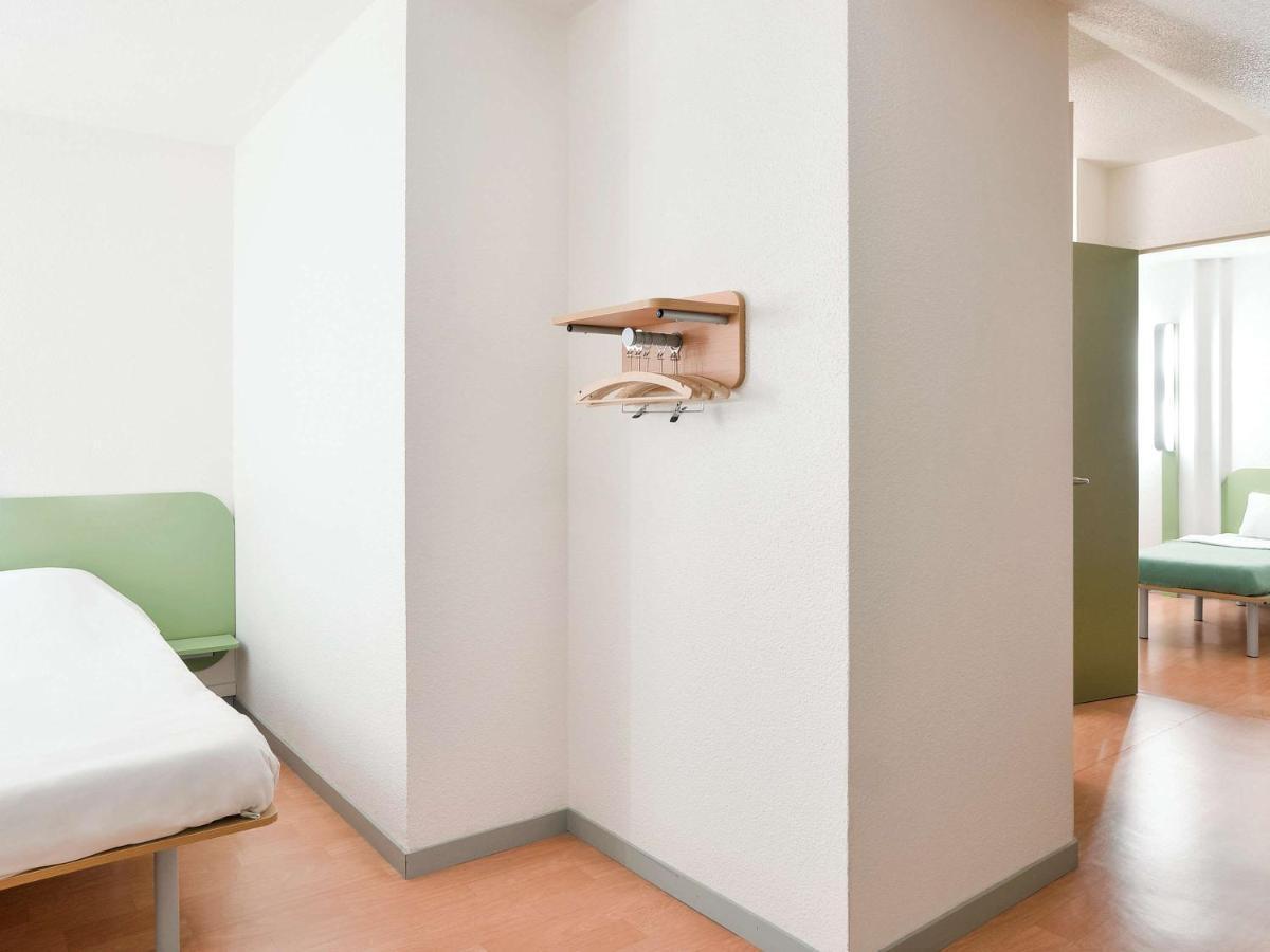 Hotel Ibis Budget Lyon Sud Saint-Fons A7 Экстерьер фото